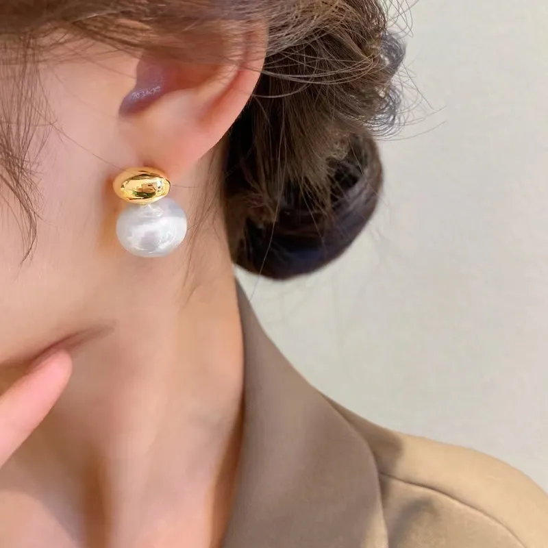 2023 New French Elegant Gold Color Bean Spliced Flat Pearl Earrings for Korean Fashion Jewelry Party Women’s Sweet Accessories