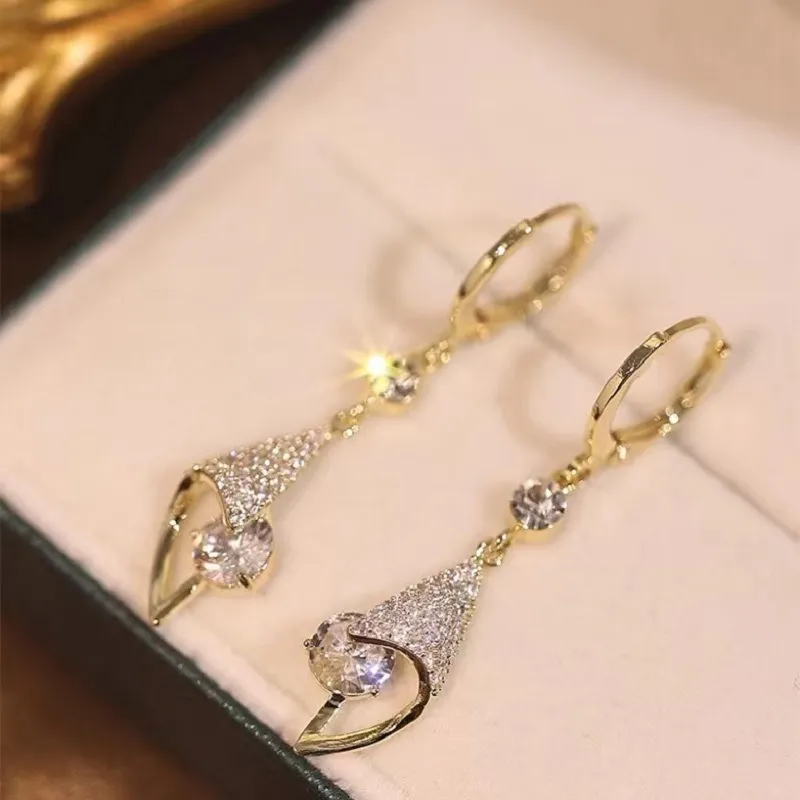 New Three-dimensional Full Rhinestone Golden Earrings Women’s Luxury Personality Fashion Earrings Wedding Jewelry Birthday Gifts